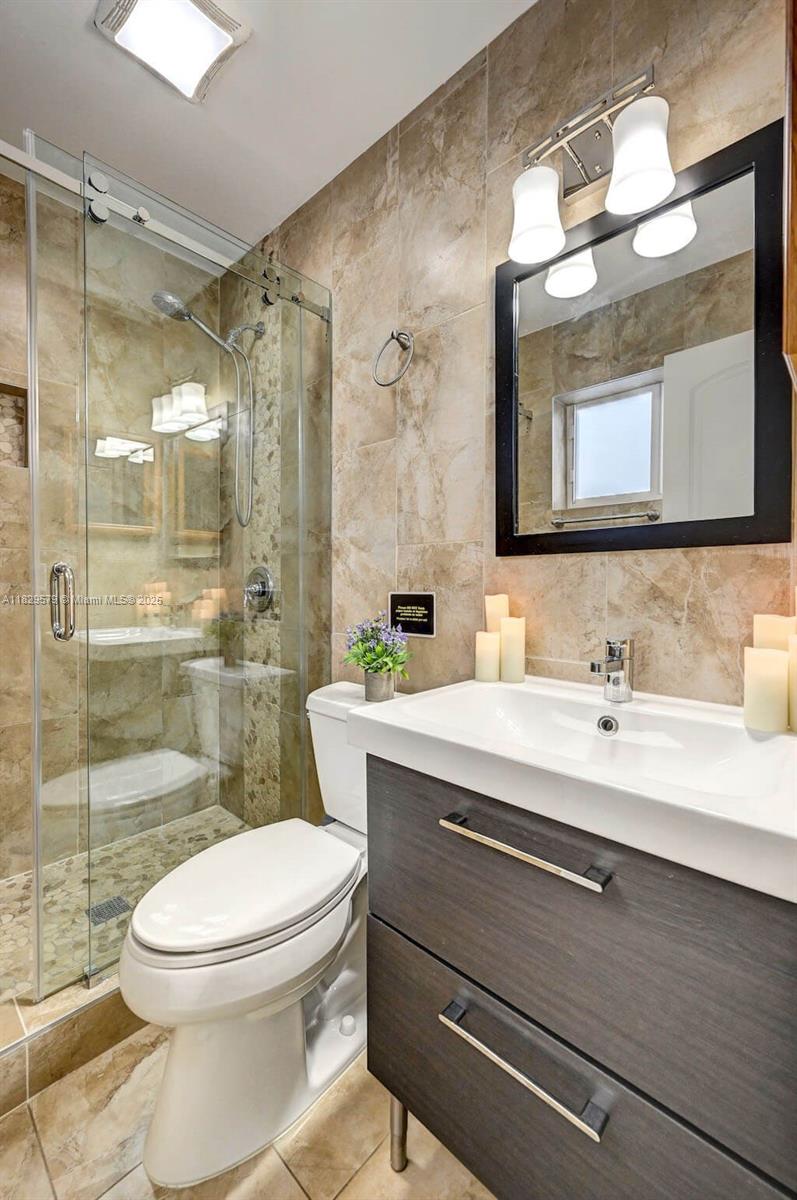 HOLLYWOOD LAKES SECTION - Residential Lease