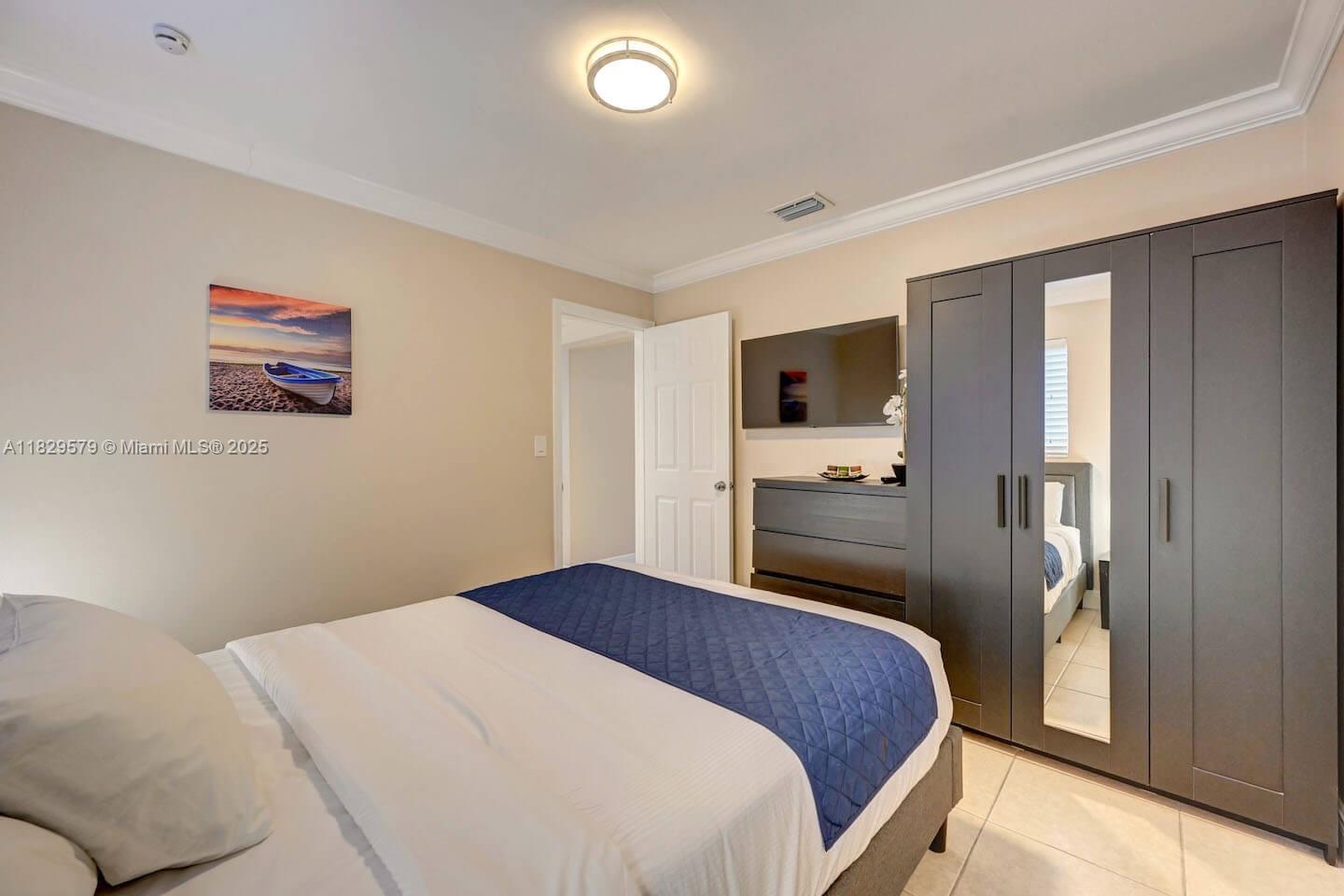 HOLLYWOOD LAKES SECTION - Residential Lease