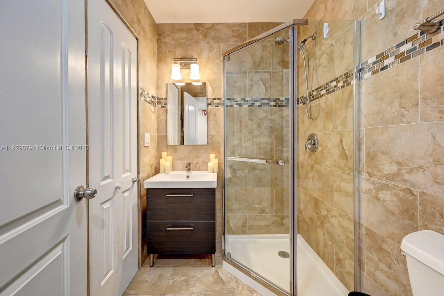 HOLLYWOOD LAKES SECTION - Residential Lease