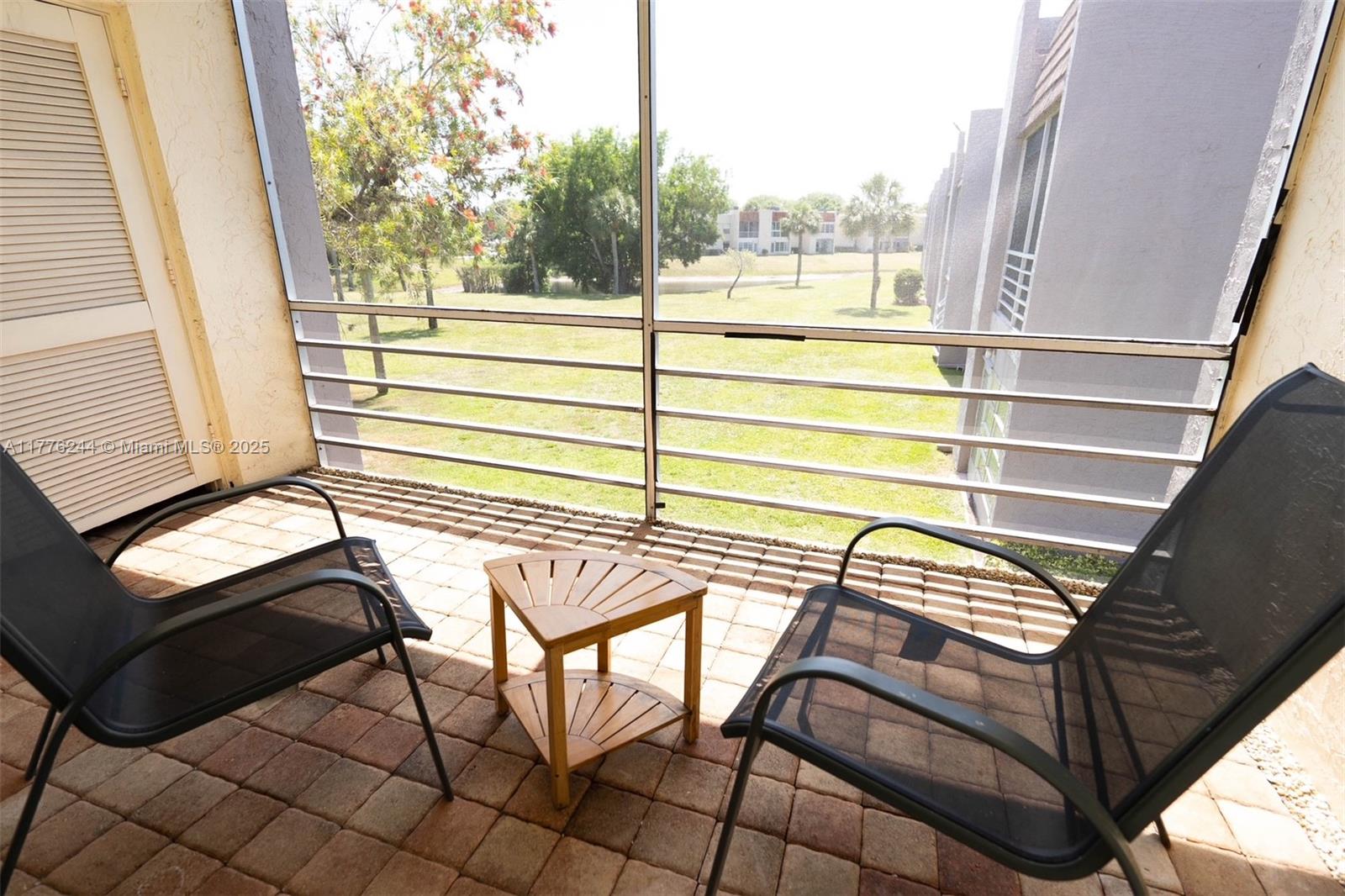 LAGO DEL REY CONDO - Residential