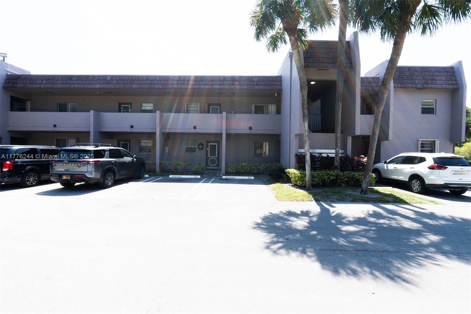 LAGO DEL REY CONDO - Residential