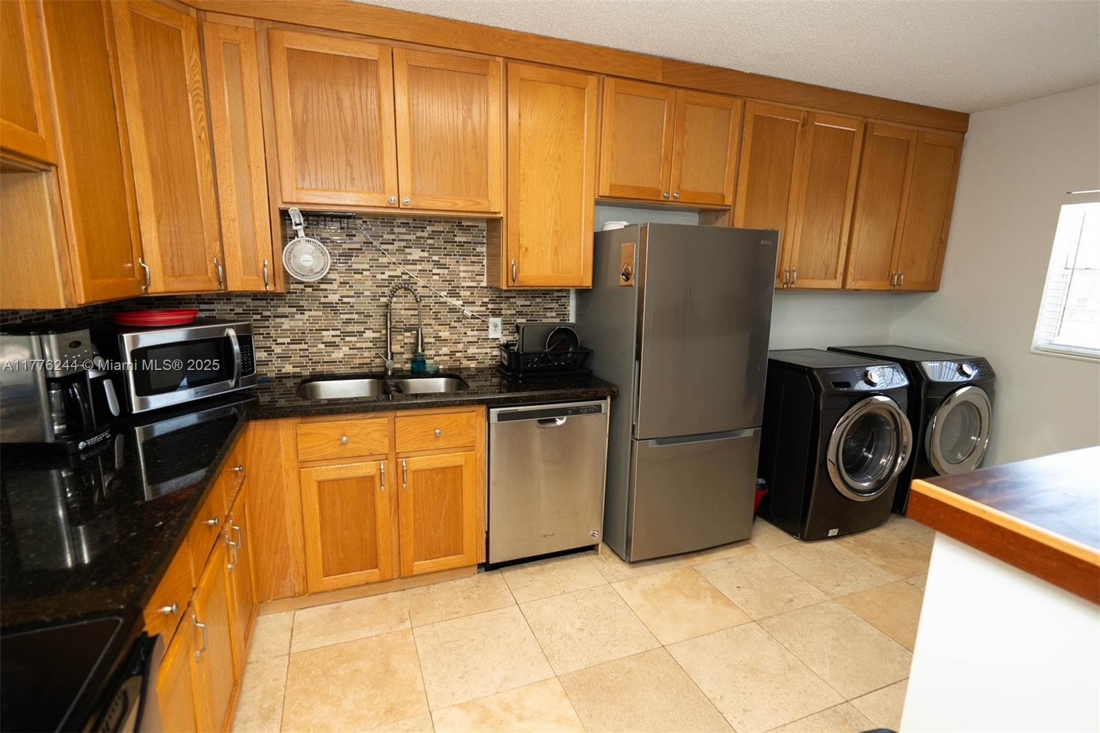 LAGO DEL REY CONDO - Residential