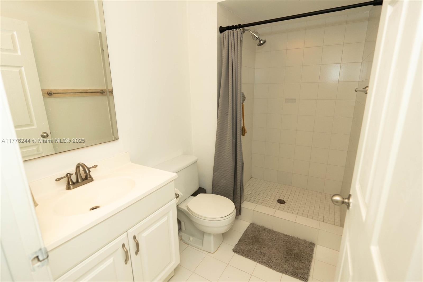 LAGO DEL REY CONDO - Residential