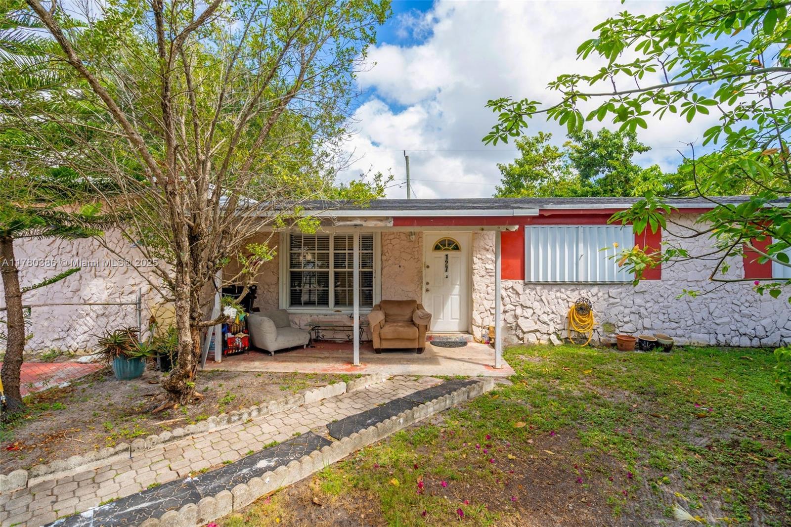 1271 Ne 211th St, Miami, Broward County, Florida - 4 Bedrooms  
2 Bathrooms - 
