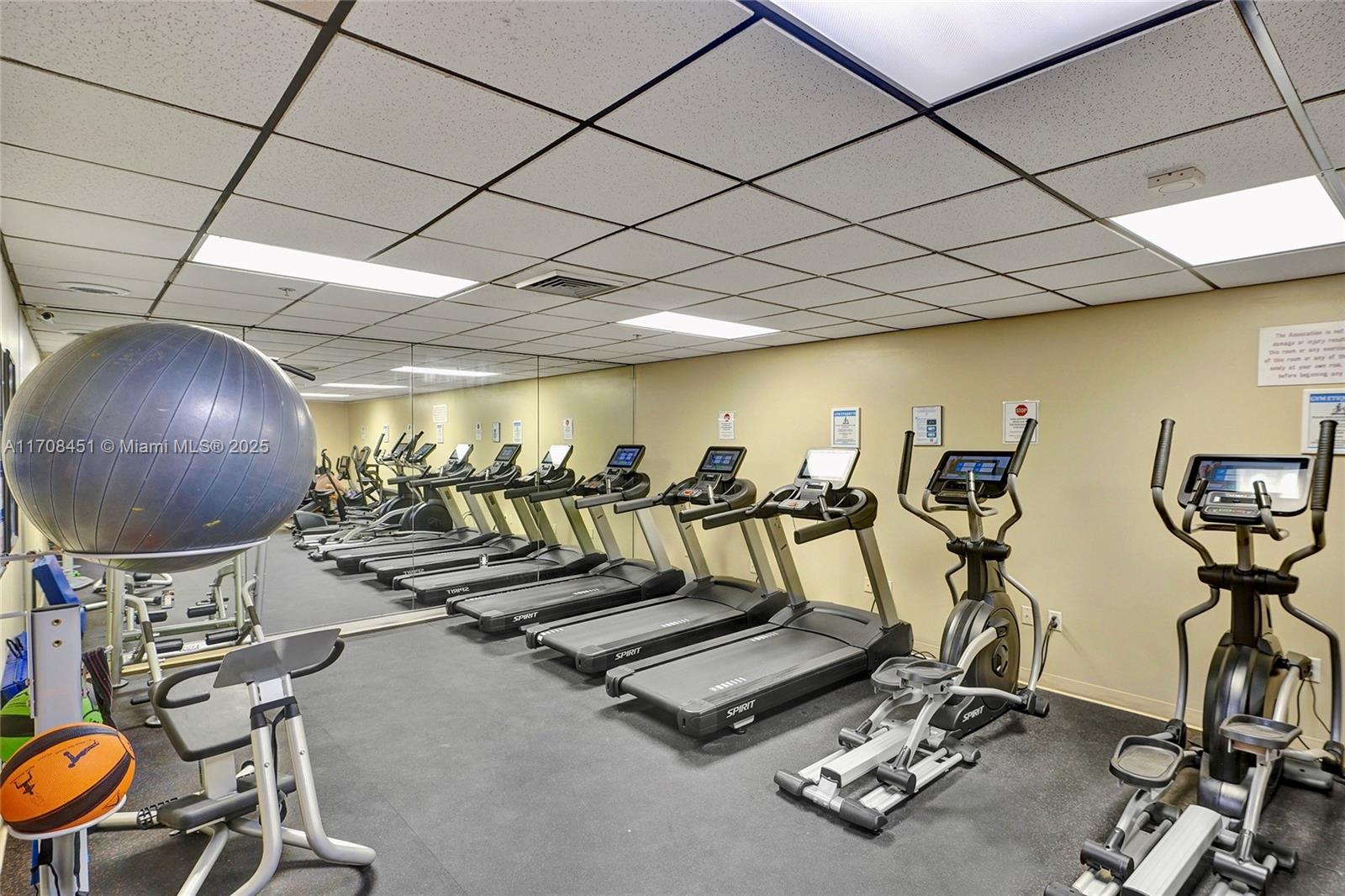 SUMMIT CONDO - Residential