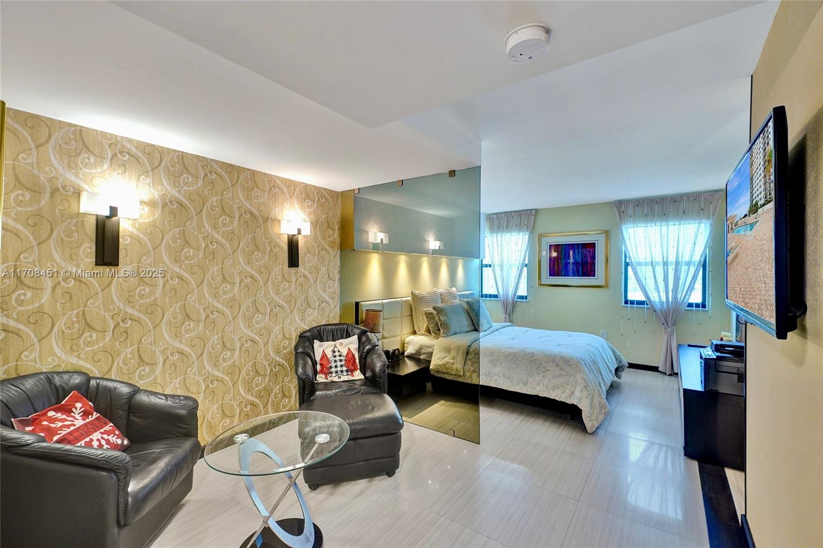 SUMMIT CONDO - Residential