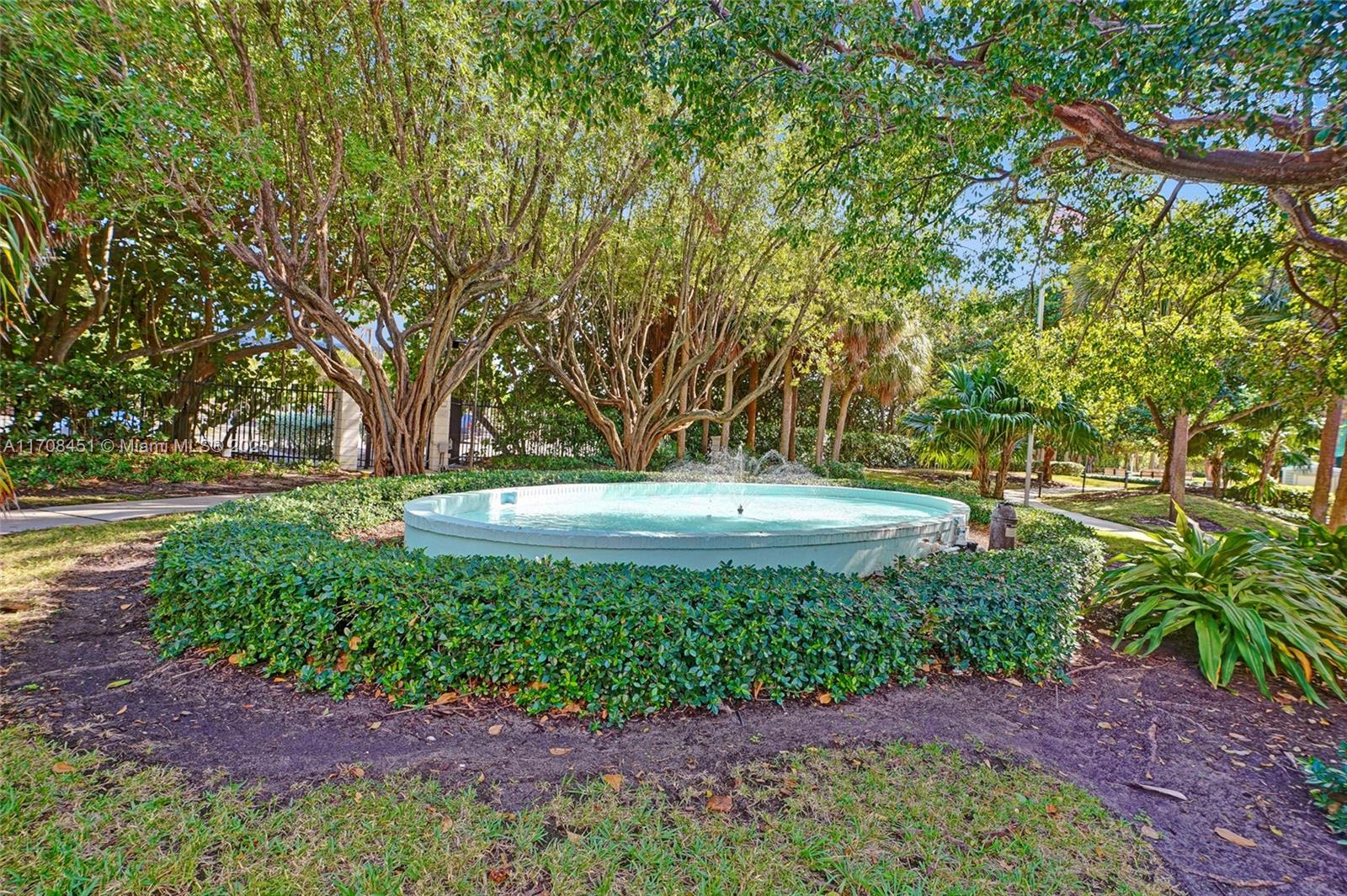 SUMMIT CONDO - Residential