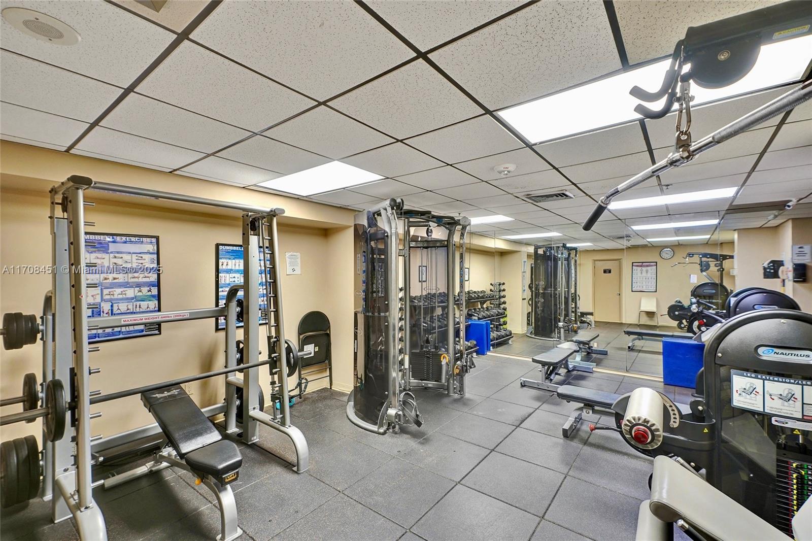 SUMMIT CONDO - Residential