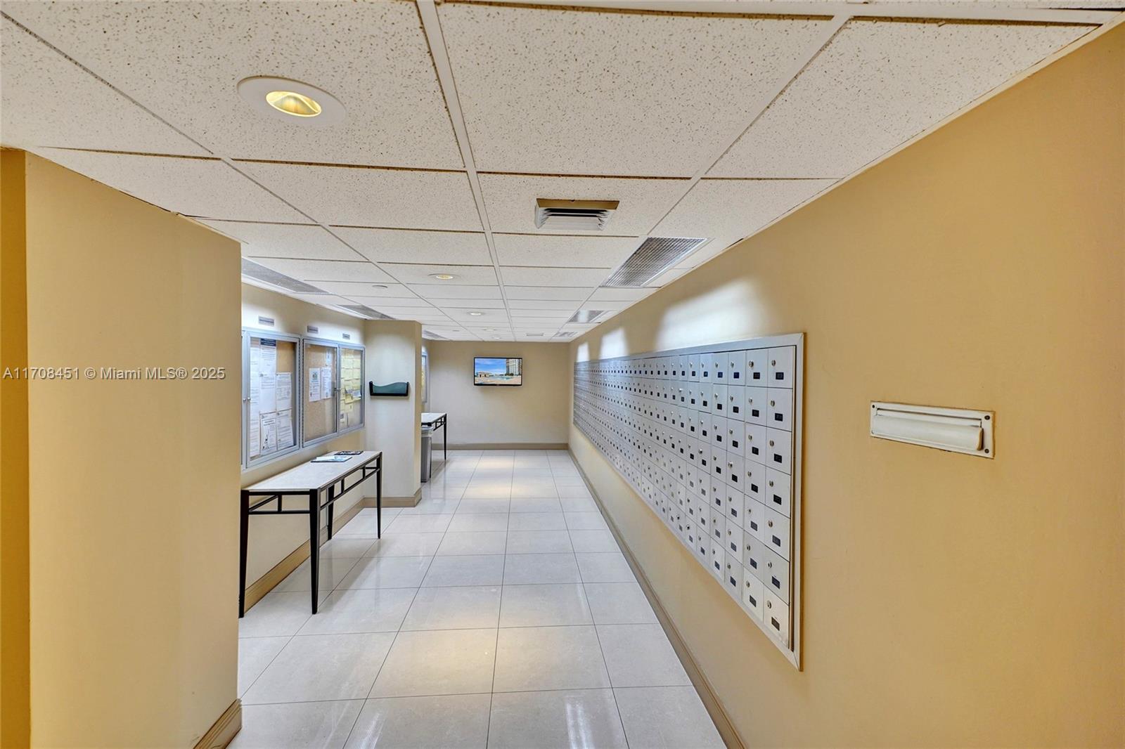 SUMMIT CONDO - Residential