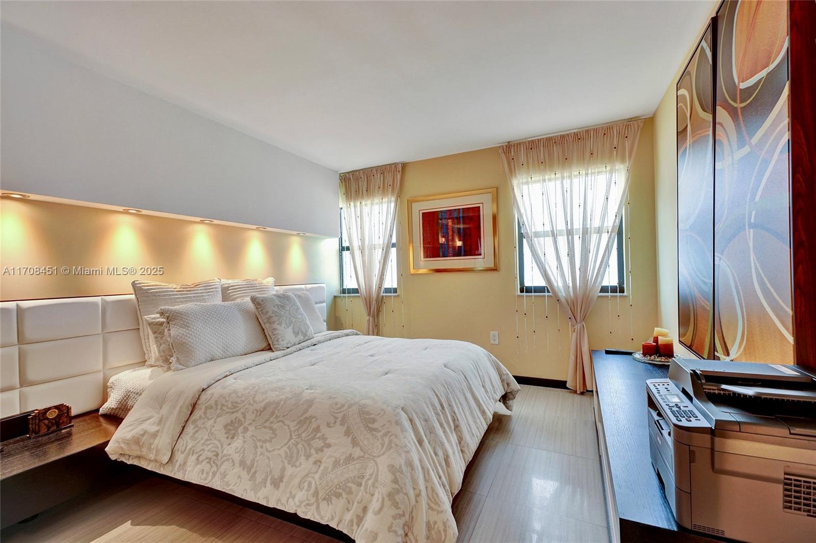 SUMMIT CONDO - Residential