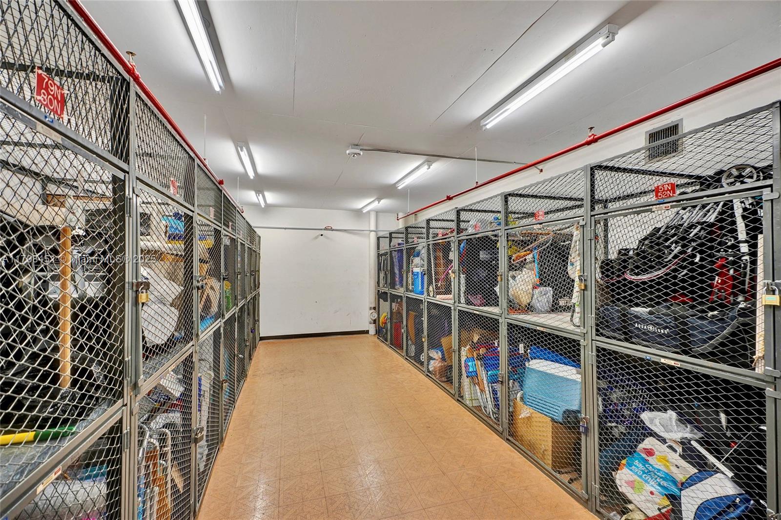 SUMMIT CONDO - Residential