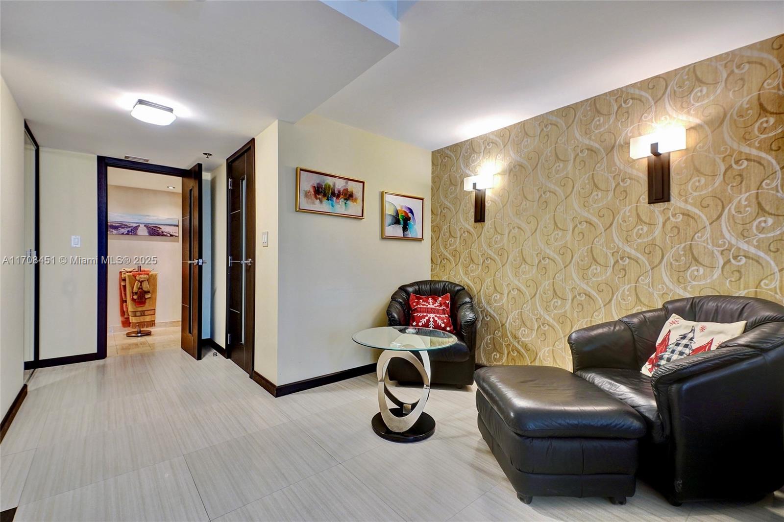 SUMMIT CONDO - Residential