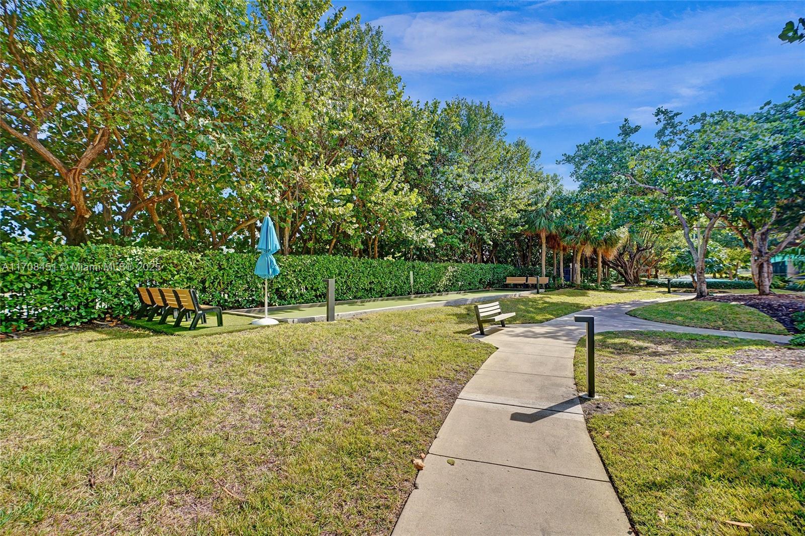 SUMMIT CONDO - Residential