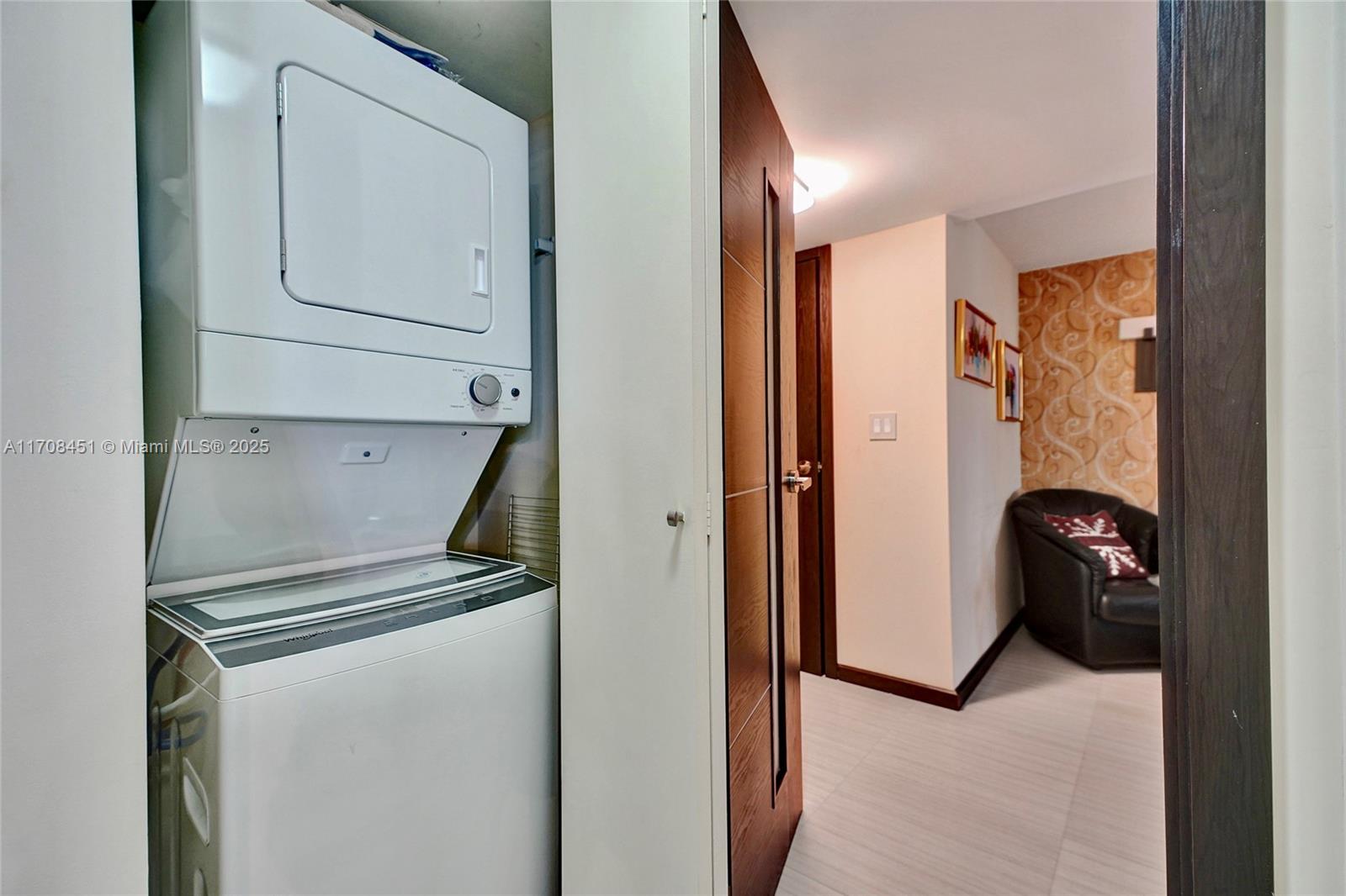 SUMMIT CONDO - Residential