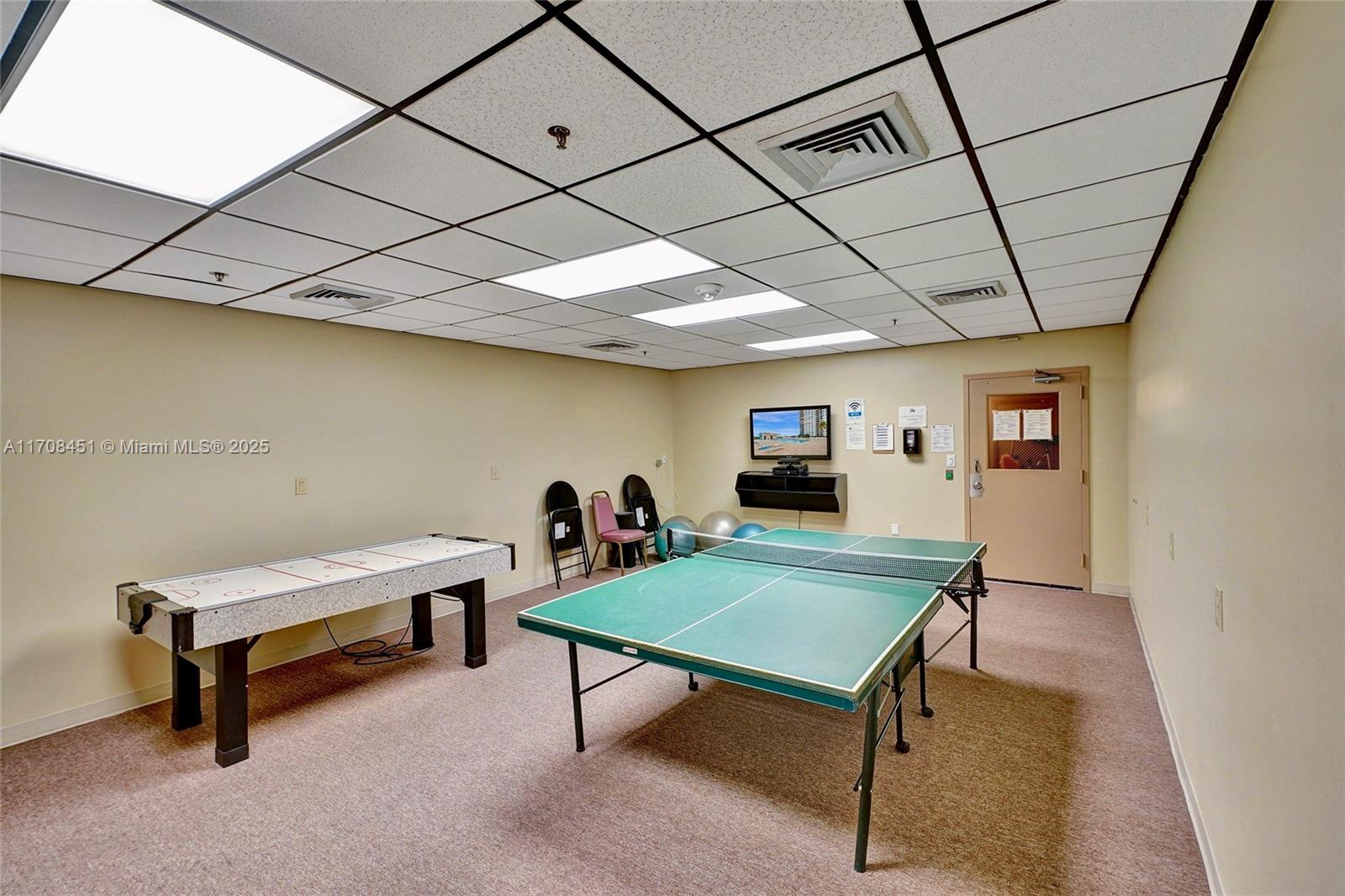 SUMMIT CONDO - Residential