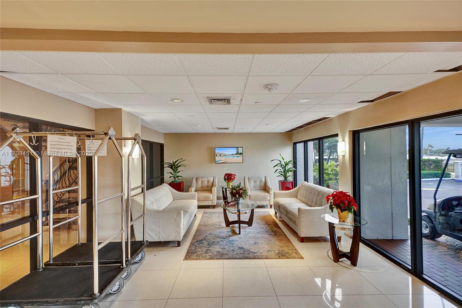 SUMMIT CONDO - Residential