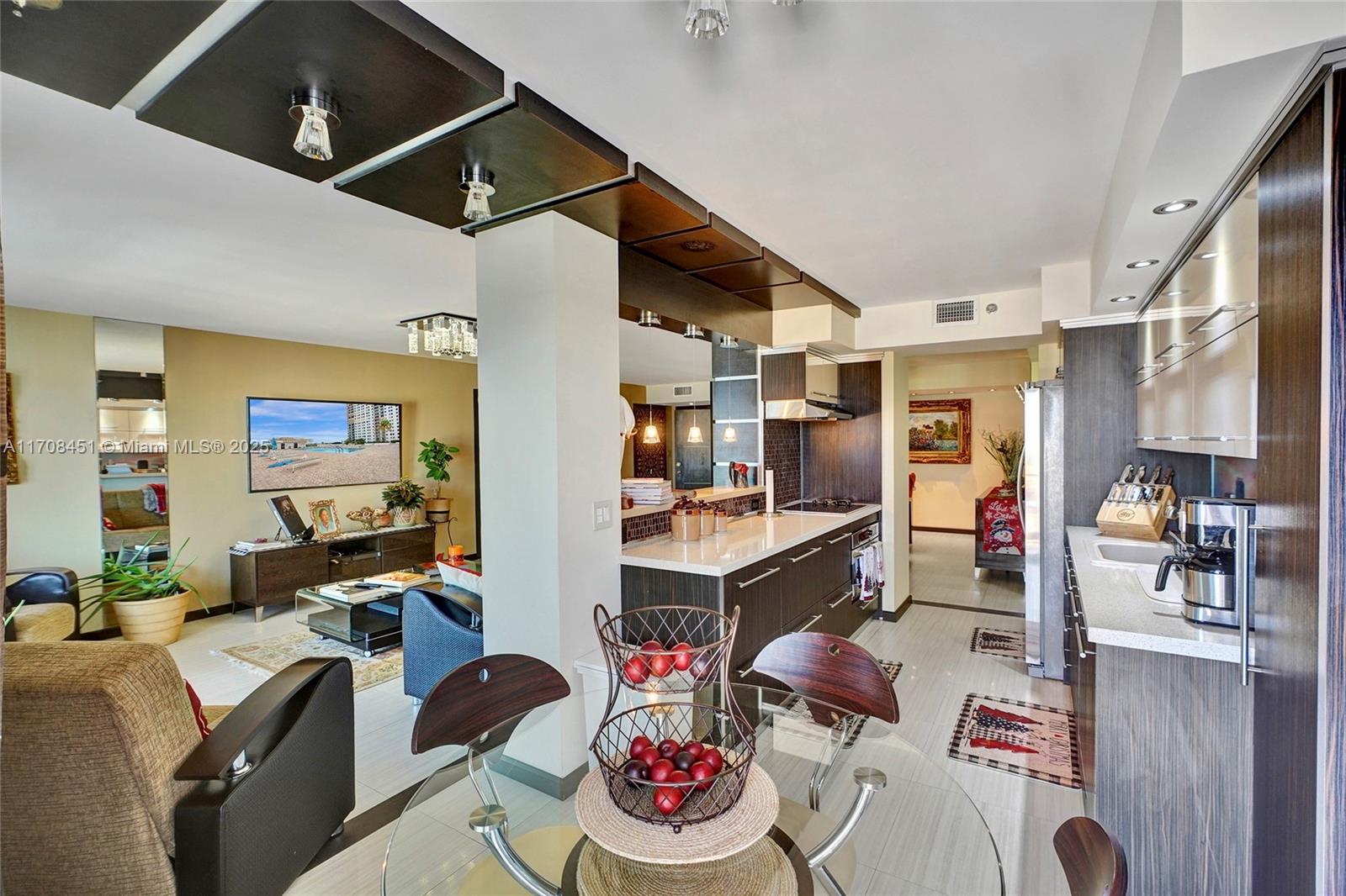 SUMMIT CONDO - Residential