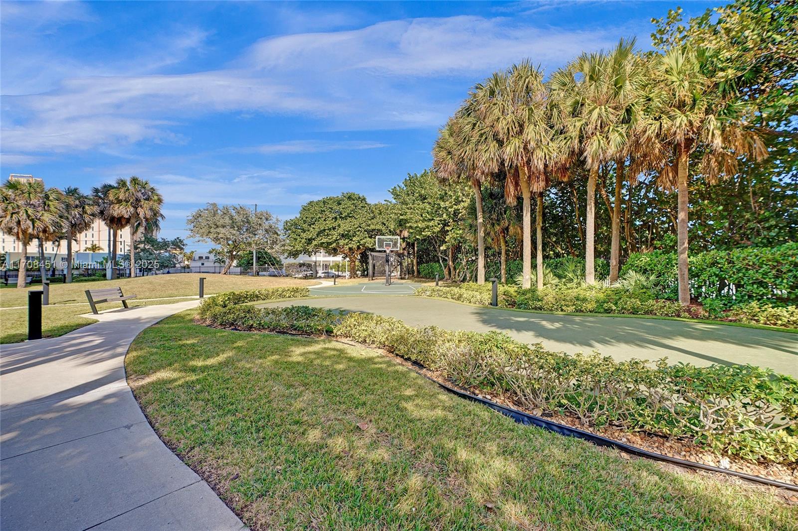 SUMMIT CONDO - Residential