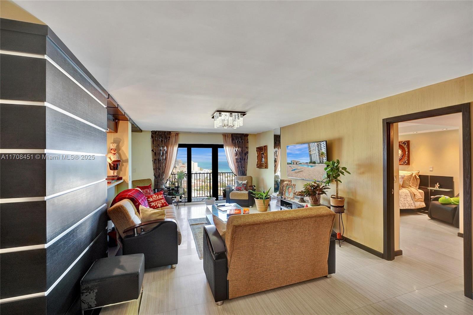 SUMMIT CONDO - Residential