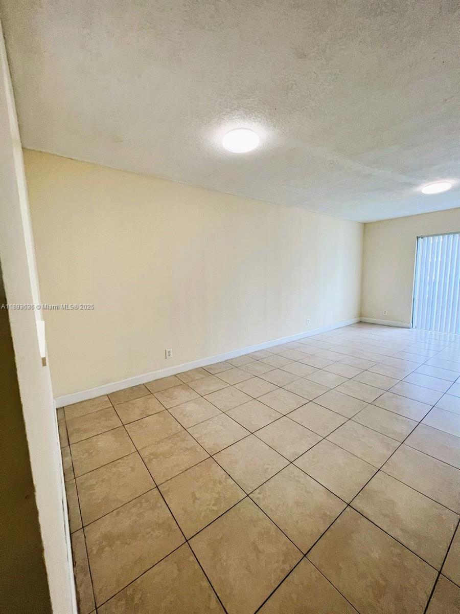 LAKESHORE AT UNIVERSITY P - Residential