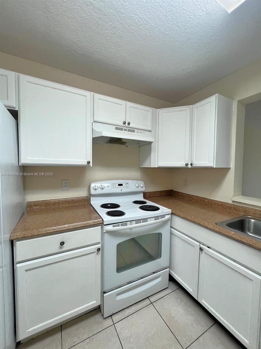 LAKESHORE AT UNIVERSITY P - Residential