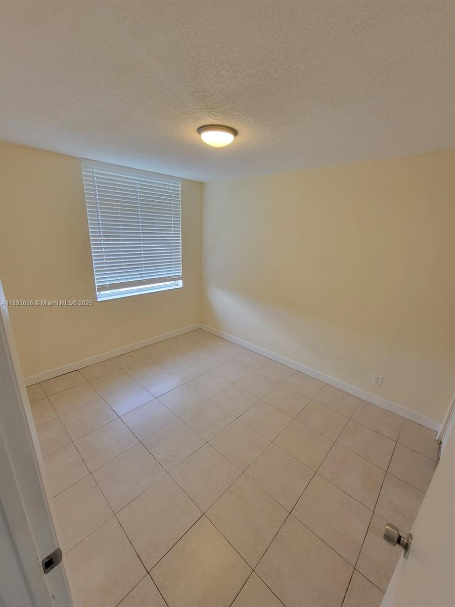 LAKESHORE AT UNIVERSITY P - Residential