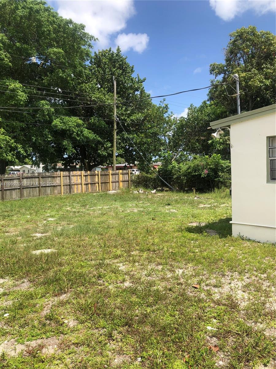 1548 NW 3rd Ter 0