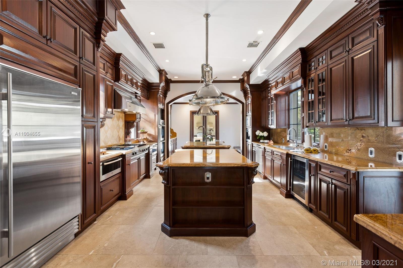 TOWN & RANCH ESTS - Residential