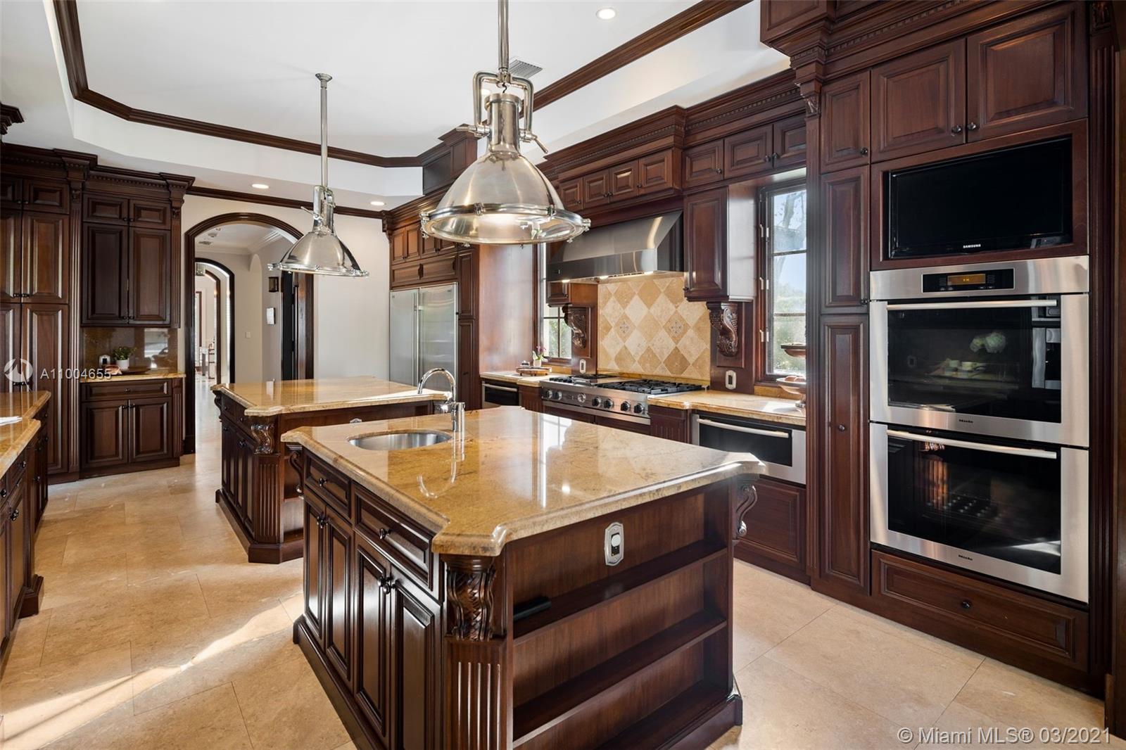 TOWN & RANCH ESTS - Residential