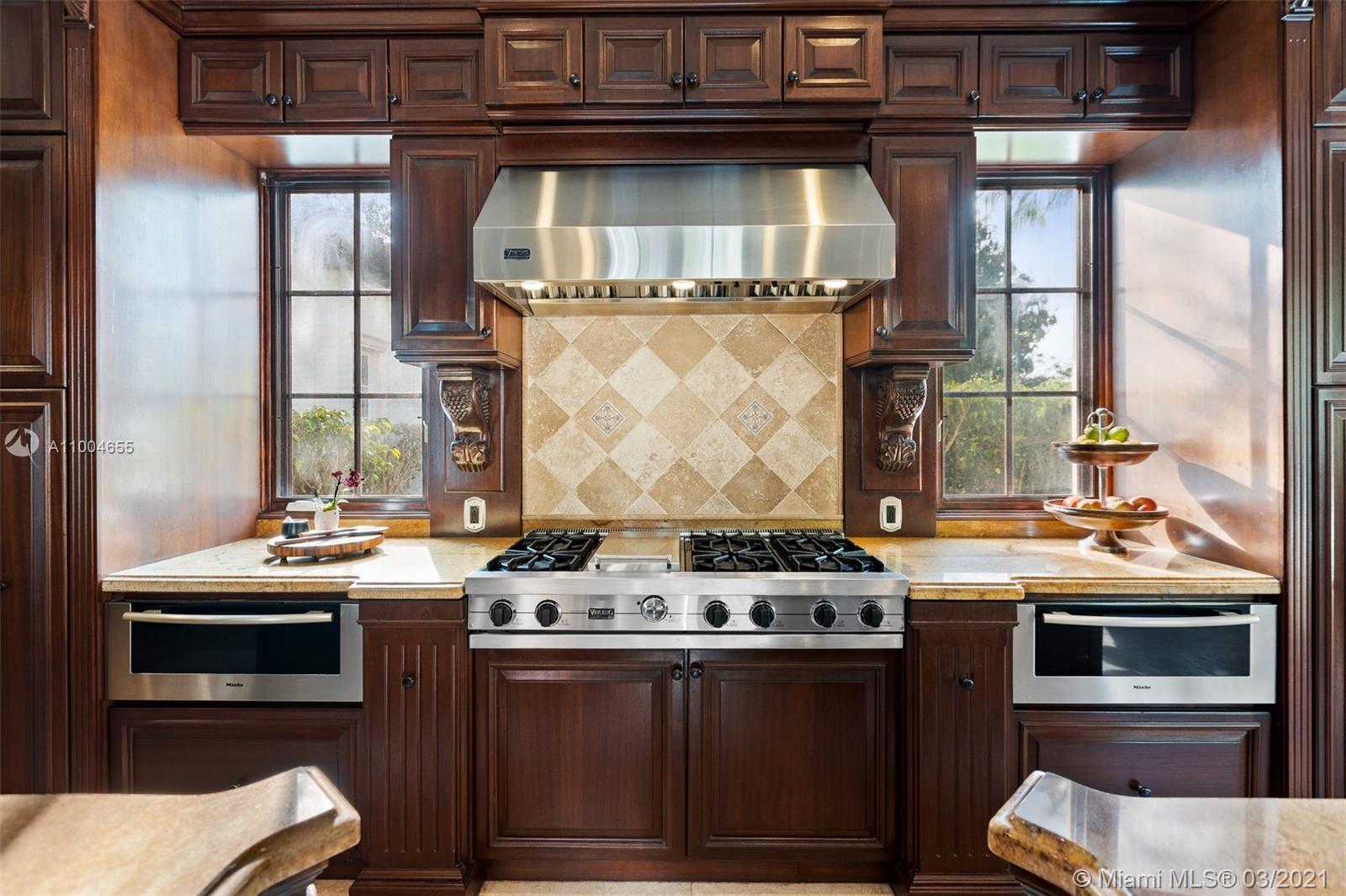 TOWN & RANCH ESTS - Residential