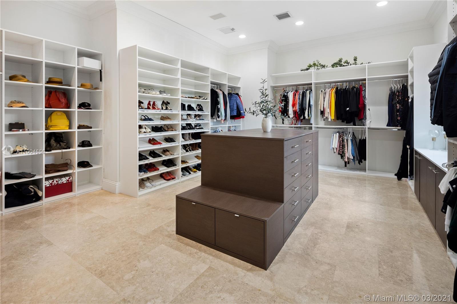 TOWN & RANCH ESTS - Residential