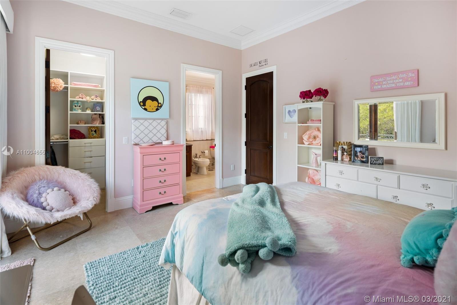 TOWN & RANCH ESTS - Residential