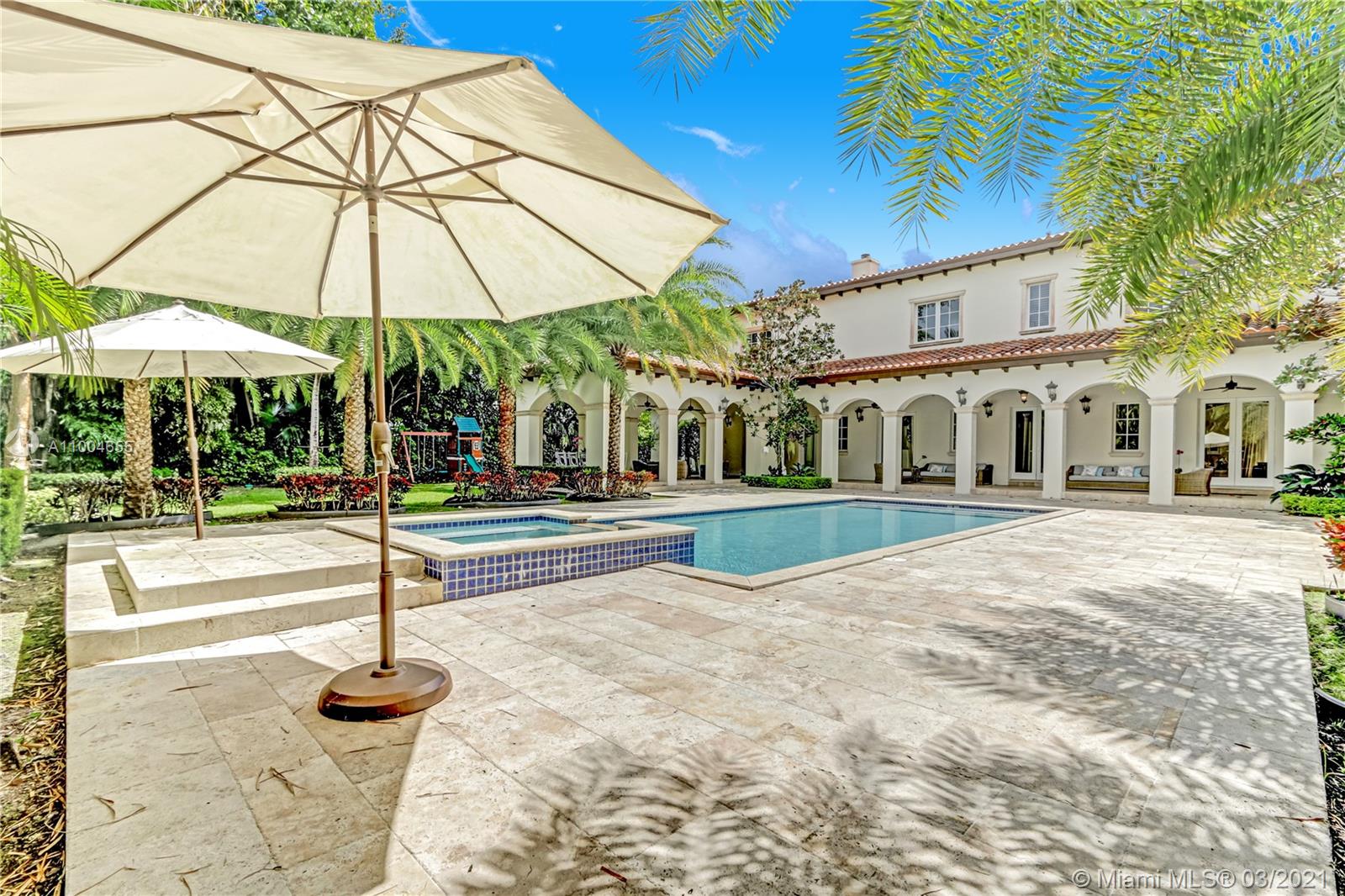 TOWN & RANCH ESTS - Residential