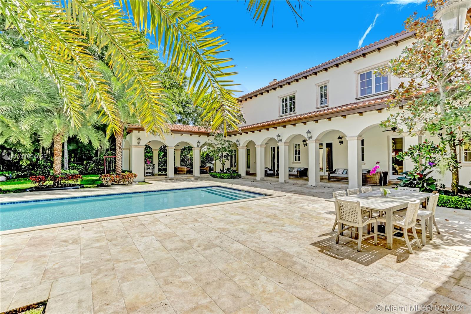 TOWN & RANCH ESTS - Residential