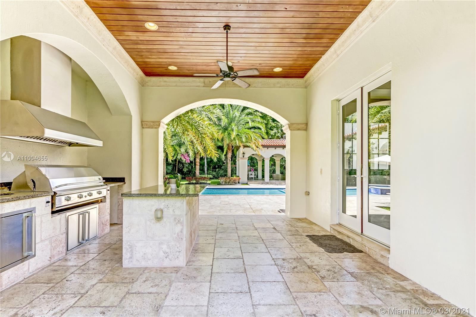 TOWN & RANCH ESTS - Residential