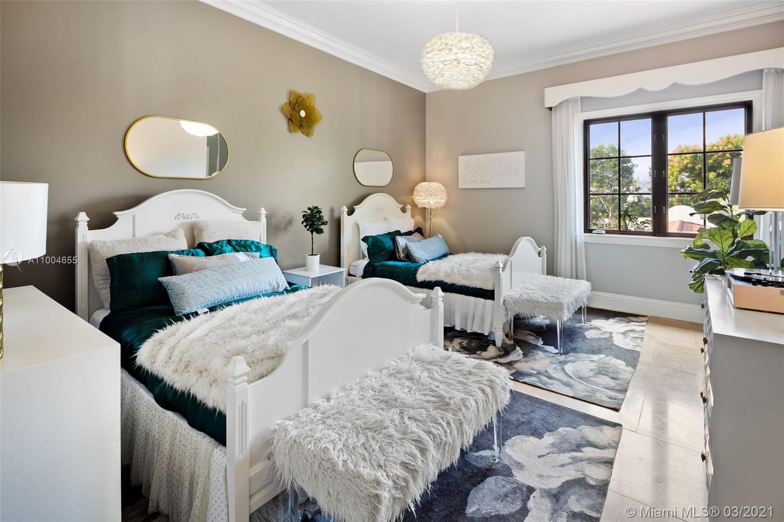 TOWN & RANCH ESTS - Residential