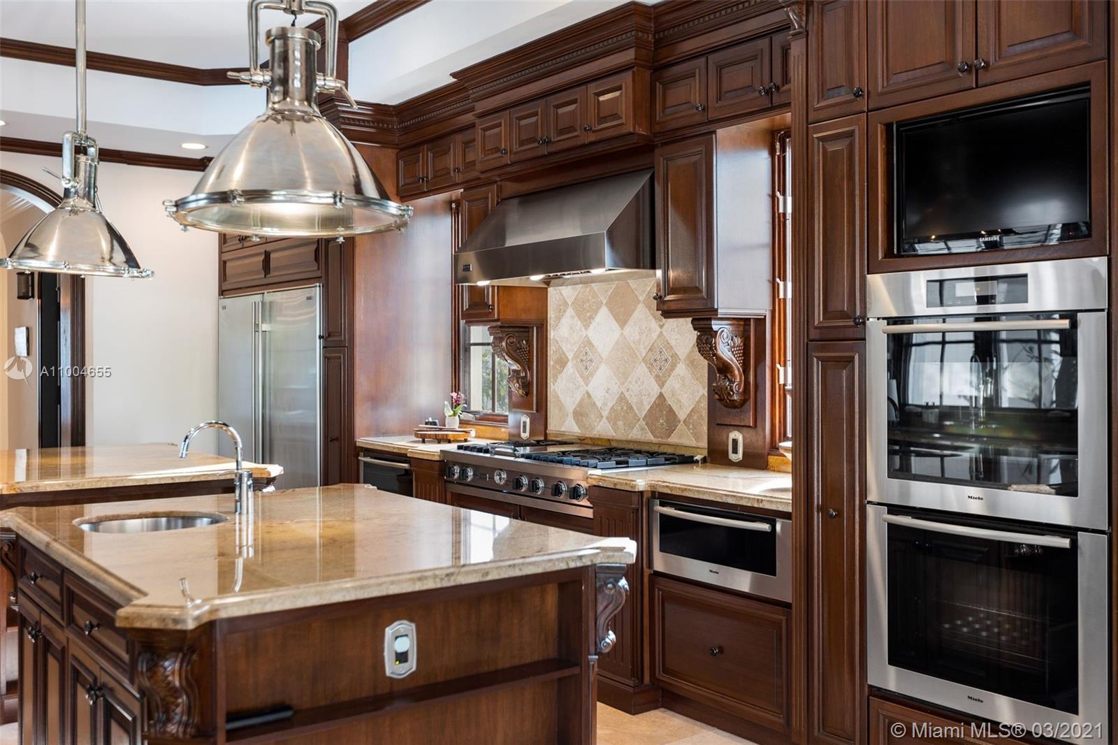 TOWN & RANCH ESTS - Residential