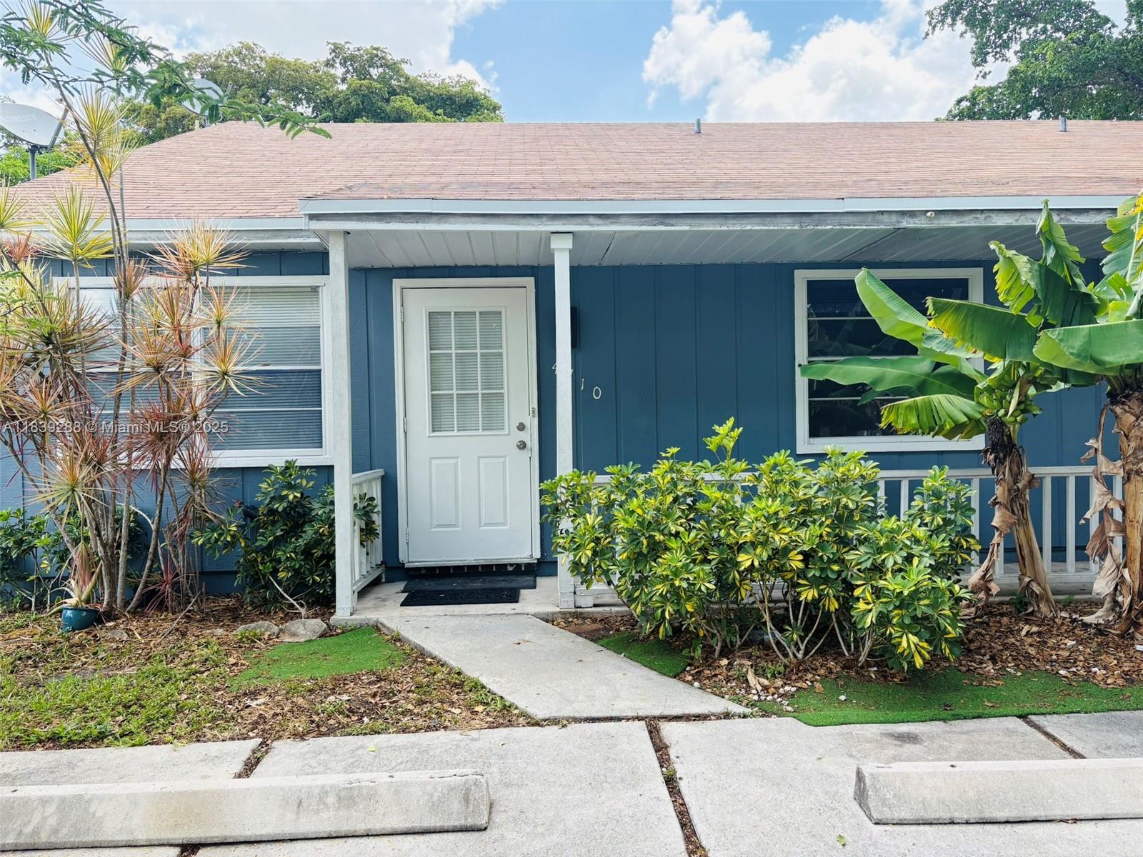 Must see!! 2 Bed 2 Bath villa with enclosed back Porch | Separate Laundry Room with washer/ Dryer and a good storage space | Nice Fenced Backyard| The House has a NEW ROOF | NEW APPLIANCES | NEW BRIGHT LEDS LIGHTS | NEW BATHROOM VANISH & LIGHTS Investor friendly community | The home is located in a great and quiet neighborhood with easy access to major highways, beaches and supermarkets| Woodsetter North| Low maintenance. Pet friendly and no rental restrictions. Easy to show