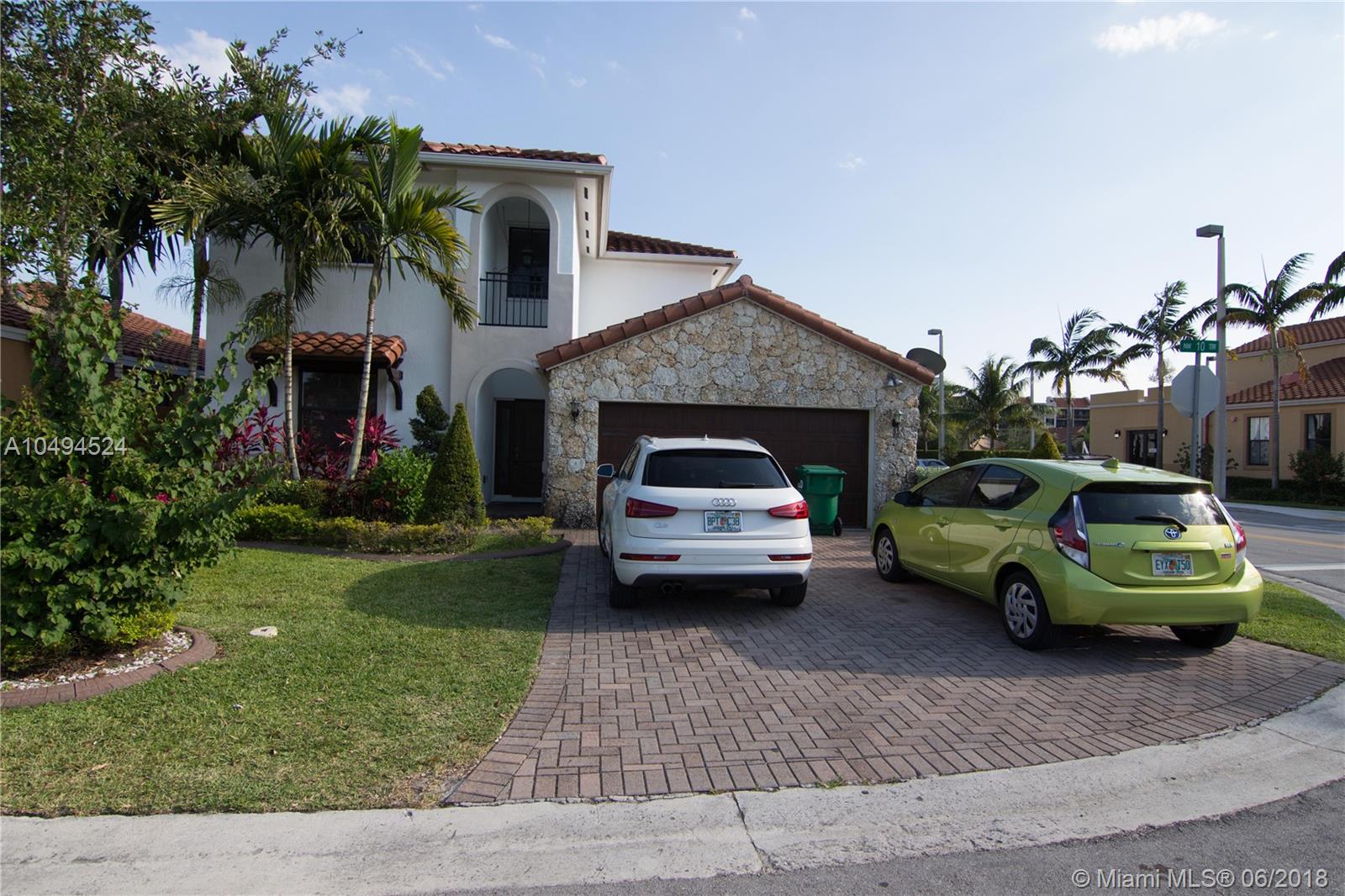 COME AND SHOW THIS SPECTACULAR TWO STORY CORNER HOME. NICE BACKYARD ALREADY FENCED. FABOULOUS SUMMER KITCHEN AND LARGE PATIO. ITALIAN KITCHEN AND STAINLESS STEEL APPLIANCES, LOCATED JUST A FEW STEPS FROM THE CLUB HOUSE. GATED COMMUNITY. THE LANDLORD IS WILLING TO NEGOTIATE THE PRICE.
