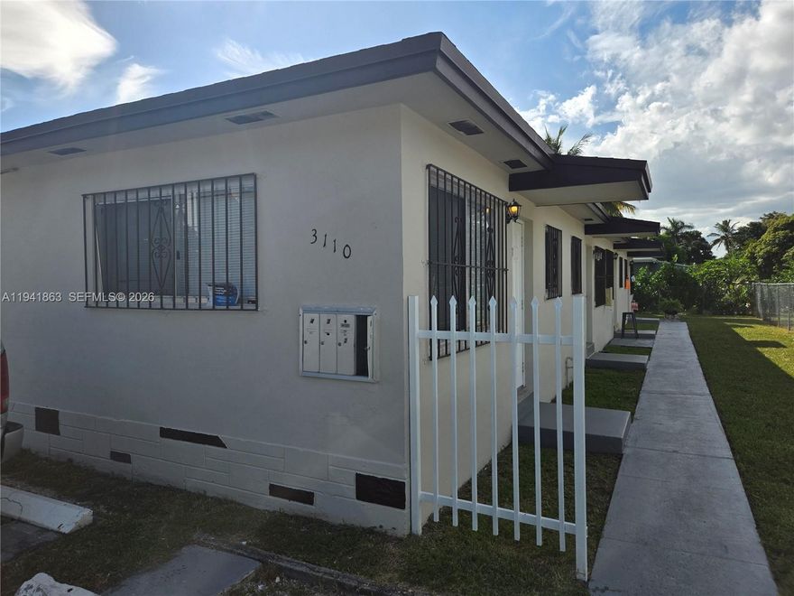 MOVE IN SPECIAL- move in with only one month deposit, WAC. Remodeled kitchen and bathroom, first-floor unit, in a quiet fourplex centrally located close to Jackson Memorial Hospital, Close to water park, basketball, tennis courts, kids' playground & more. Easy access to major highways, Miami Int'l Airport, Brickell, Downtown, Midtown, South Beach. Gated apartments.