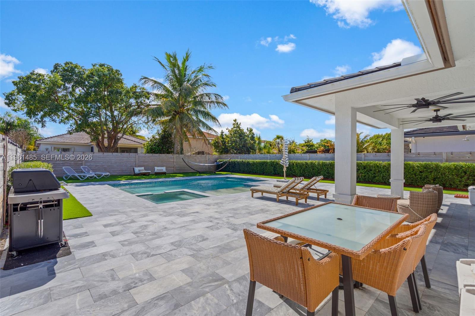 PALM RIDGE GARDENS - Residential