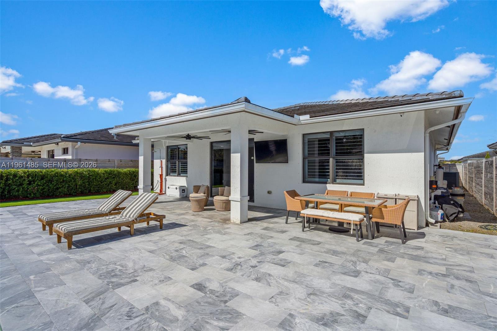 PALM RIDGE GARDENS - Residential