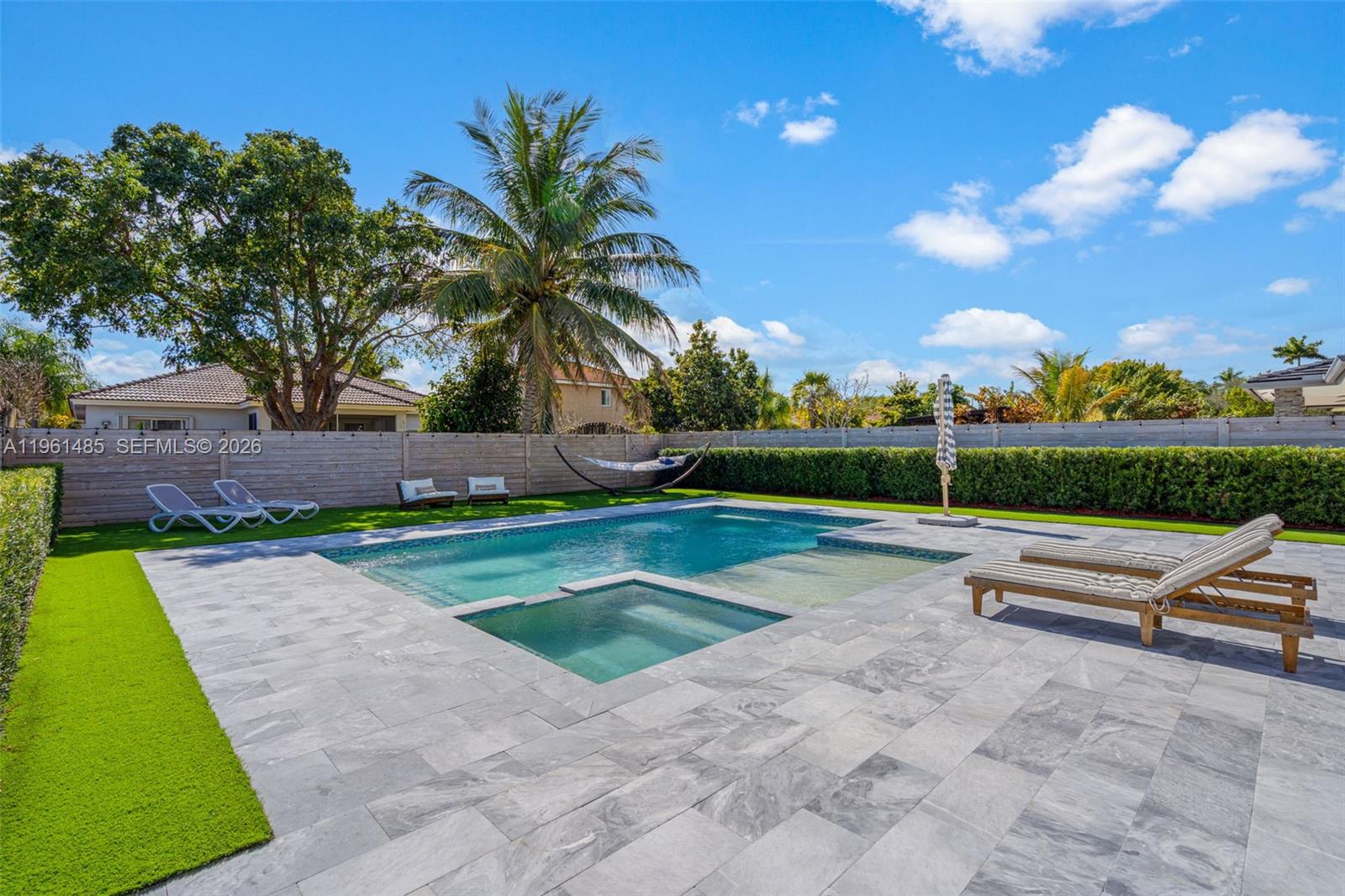 PALM RIDGE GARDENS - Residential