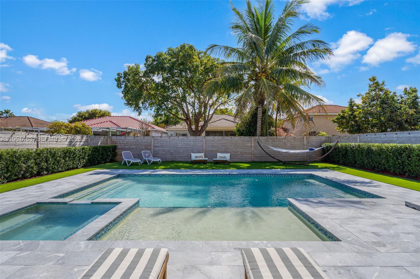 PALM RIDGE GARDENS - Residential