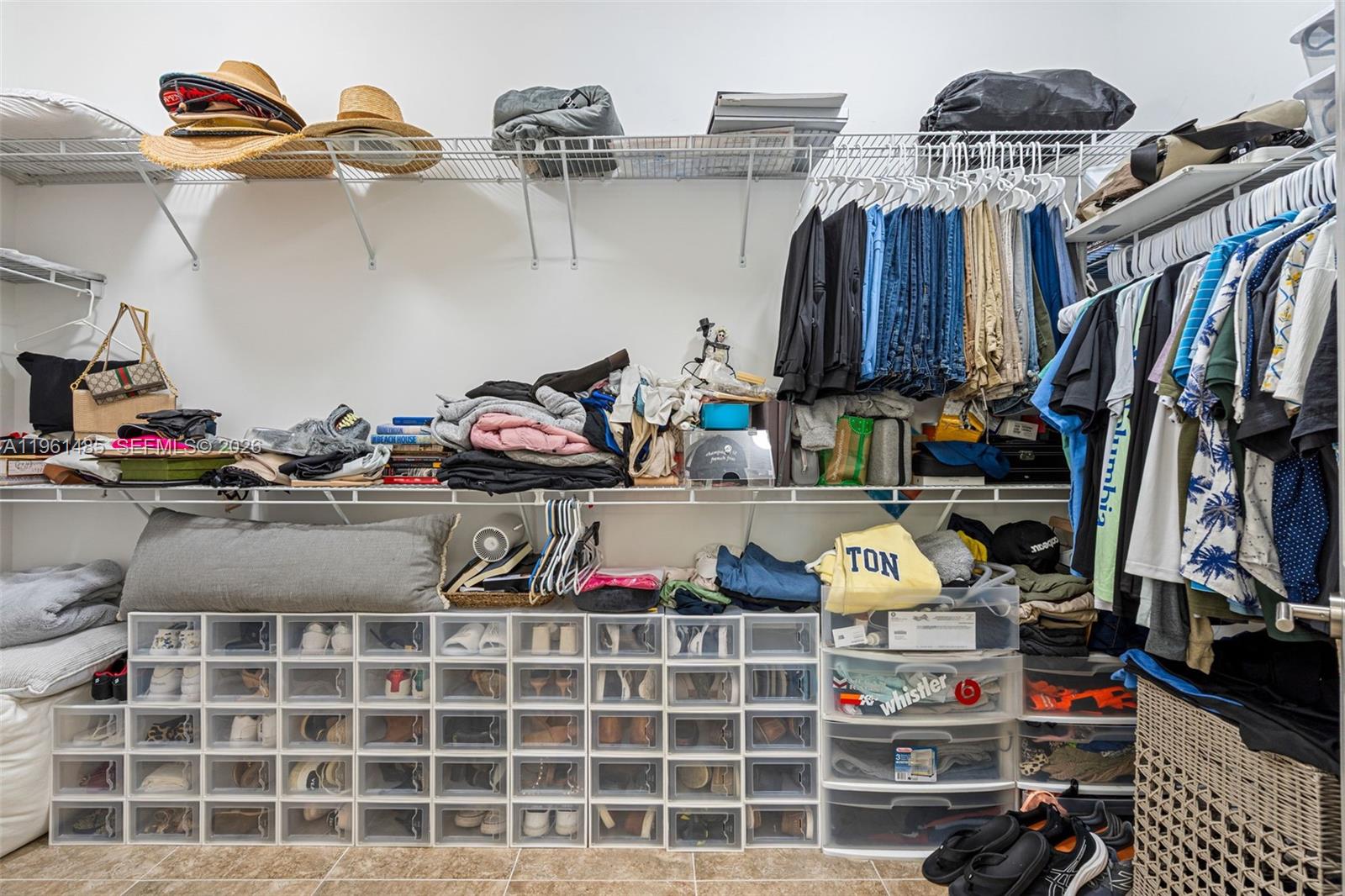 PALM RIDGE GARDENS - Residential