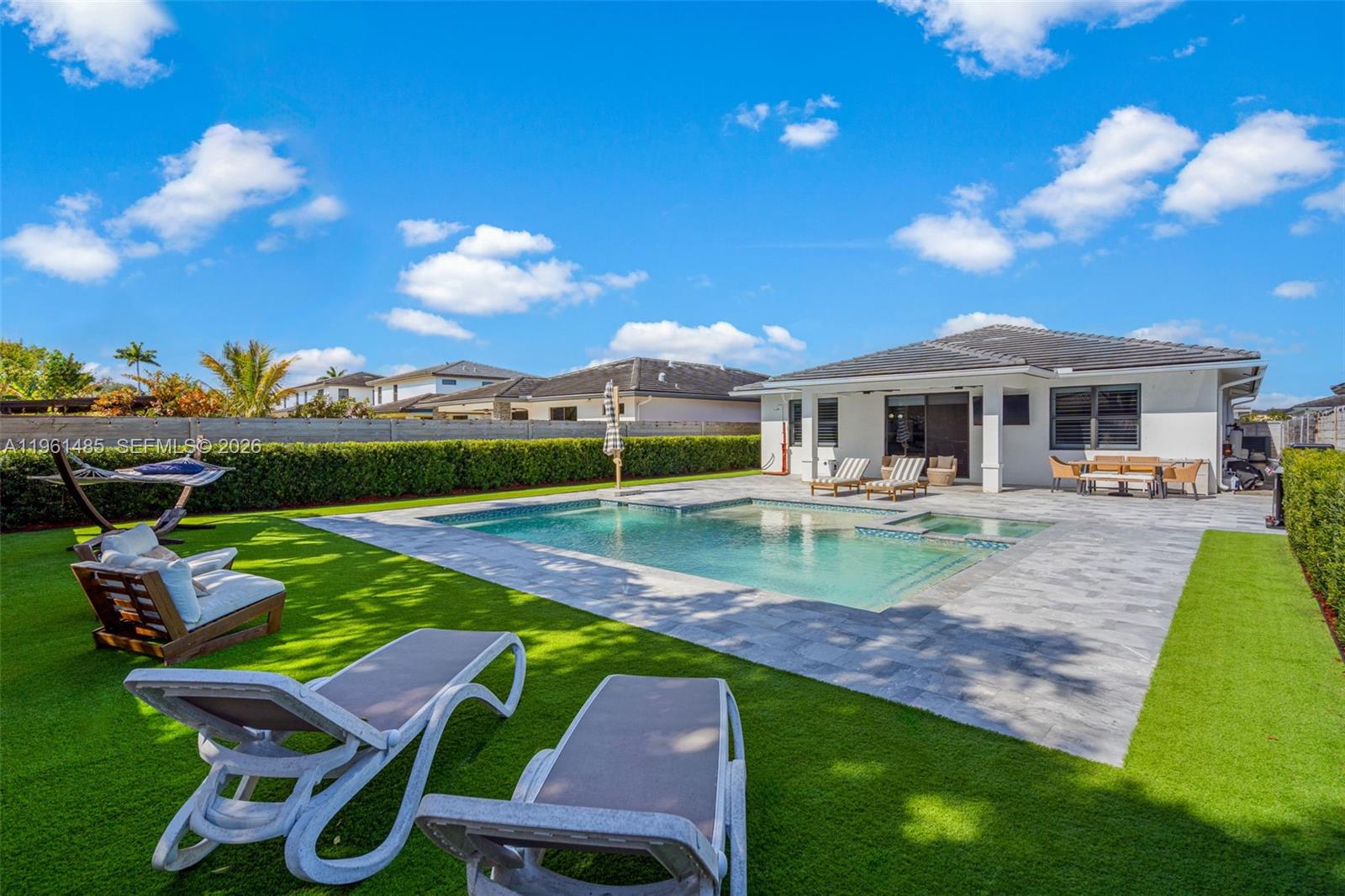 PALM RIDGE GARDENS - Residential