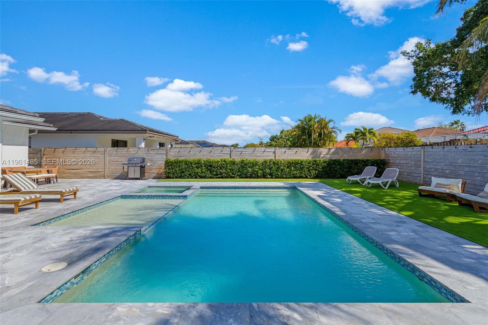 PALM RIDGE GARDENS - Residential