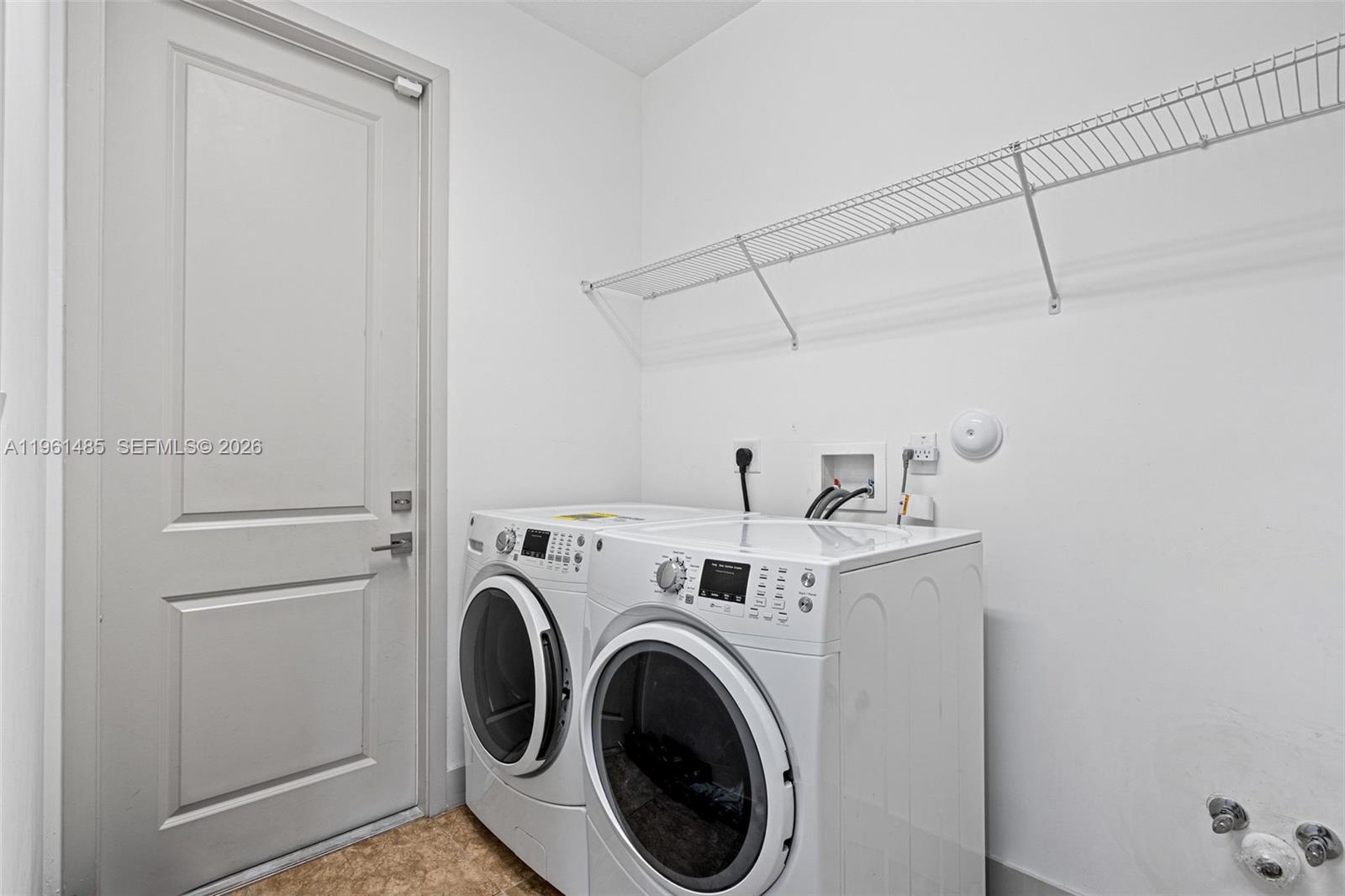 PALM RIDGE GARDENS - Residential