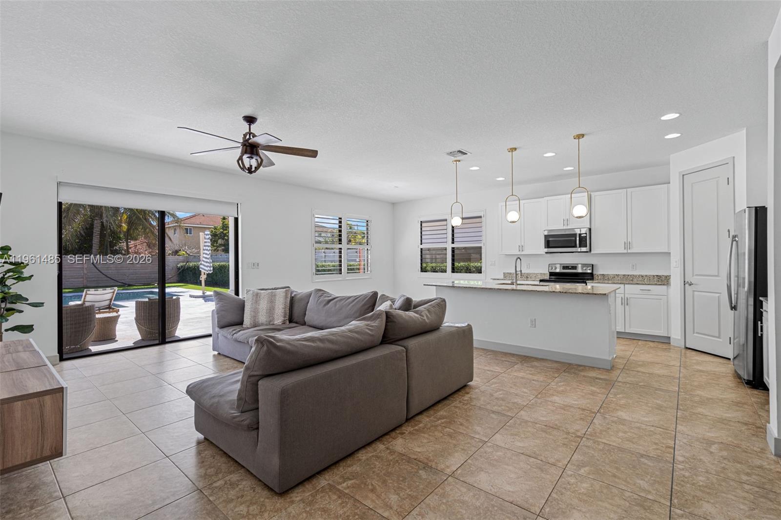 PALM RIDGE GARDENS - Residential