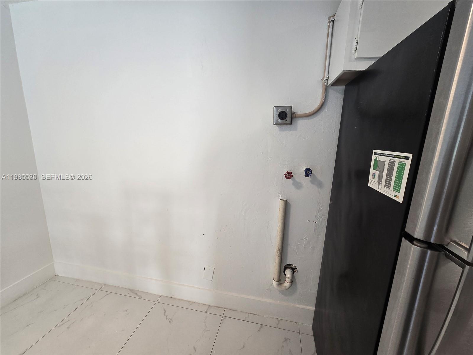 INVERNESS VILLAGE FOUR CO - Residential Lease